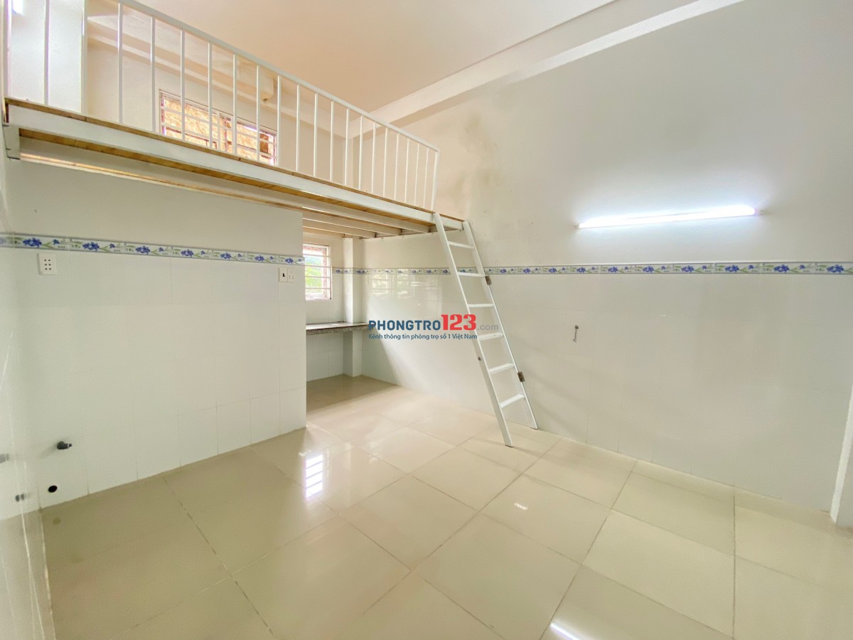 Phòng có MÁY LẠNH, GÁC_Ở 3 NGƯỜI - Ngay ĐH SPKT, NGÂN HÀNG - GIỜ TỰ DO