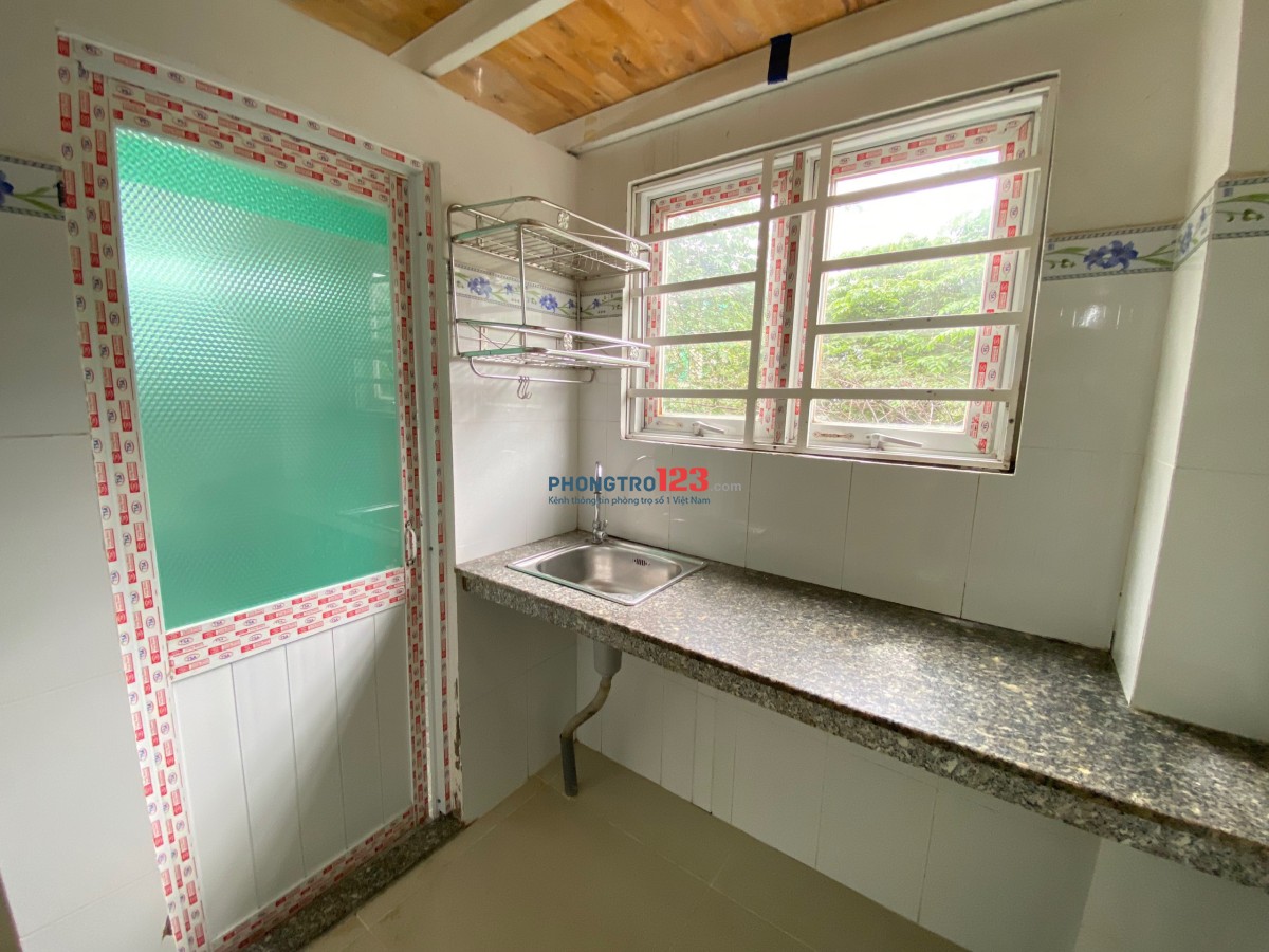 Phòng có MÁY LẠNH, GÁC_Ở 3 NGƯỜI - Ngay ĐH SPKT, NGÂN HÀNG - GIỜ TỰ DO