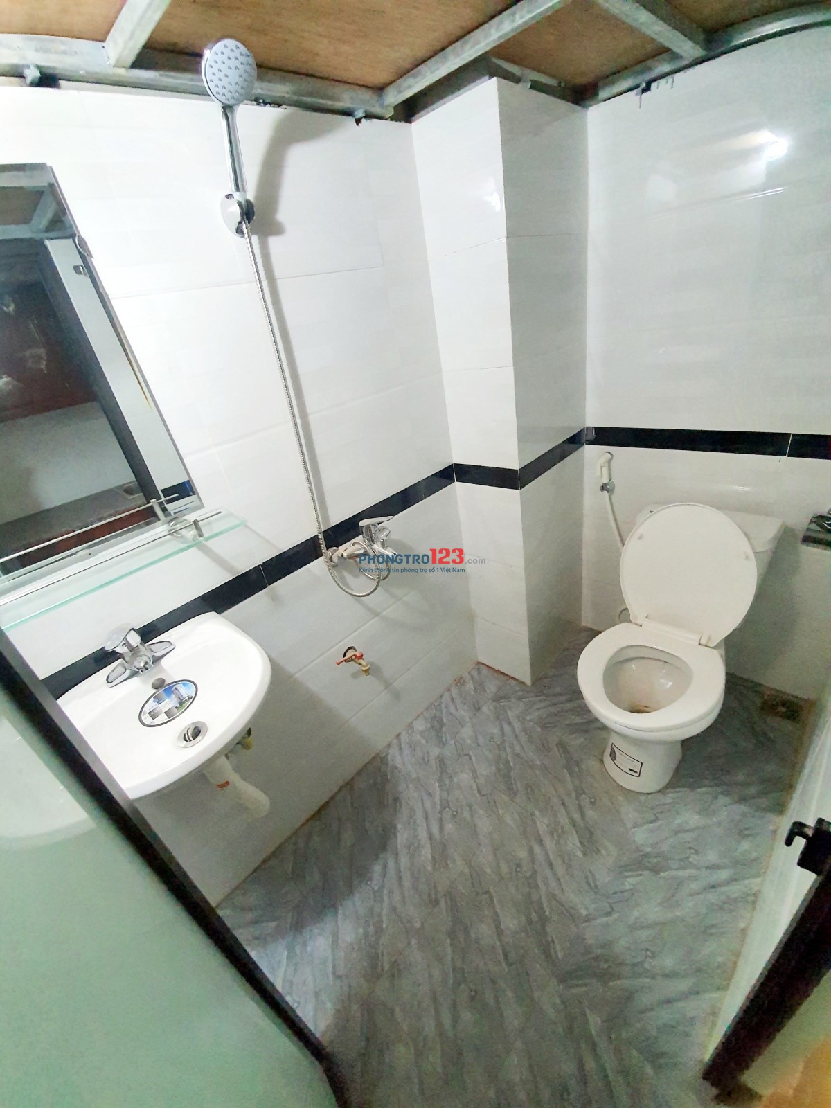 104 THANH BÌNH- FULL NỘI THẤT- GẦN CẦU TRẮNG CÁCH BƯU ĐIỆN HÀ ĐÔNG 1KM