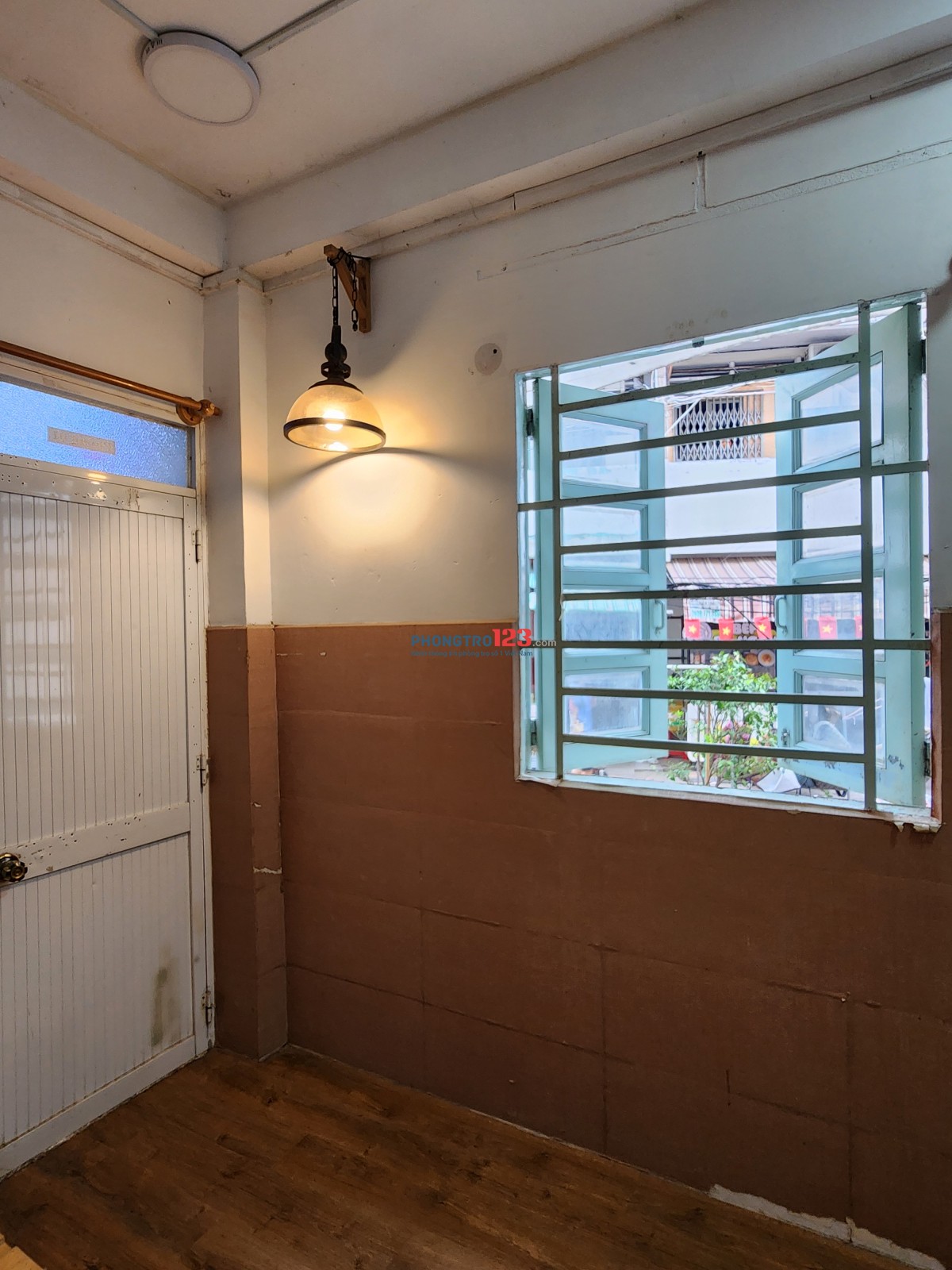 CHO THUÊ PHÒNG NHÀ 860/6 Đường Hưng Phú, Q8 có cửa sổ lớn