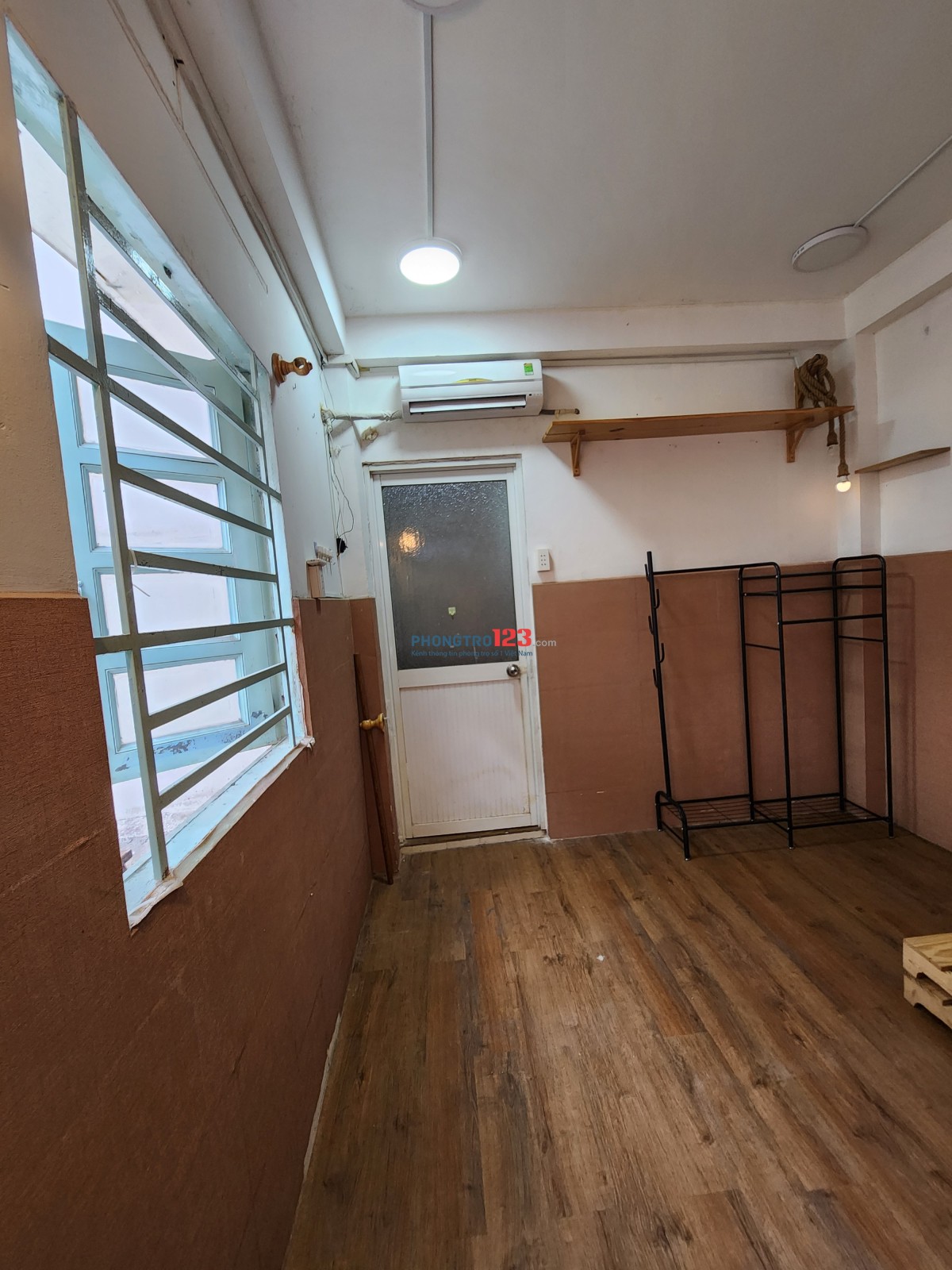 CHO THUÊ PHÒNG NHÀ 860/6 Đường Hưng Phú, Q8 có cửa sổ lớn