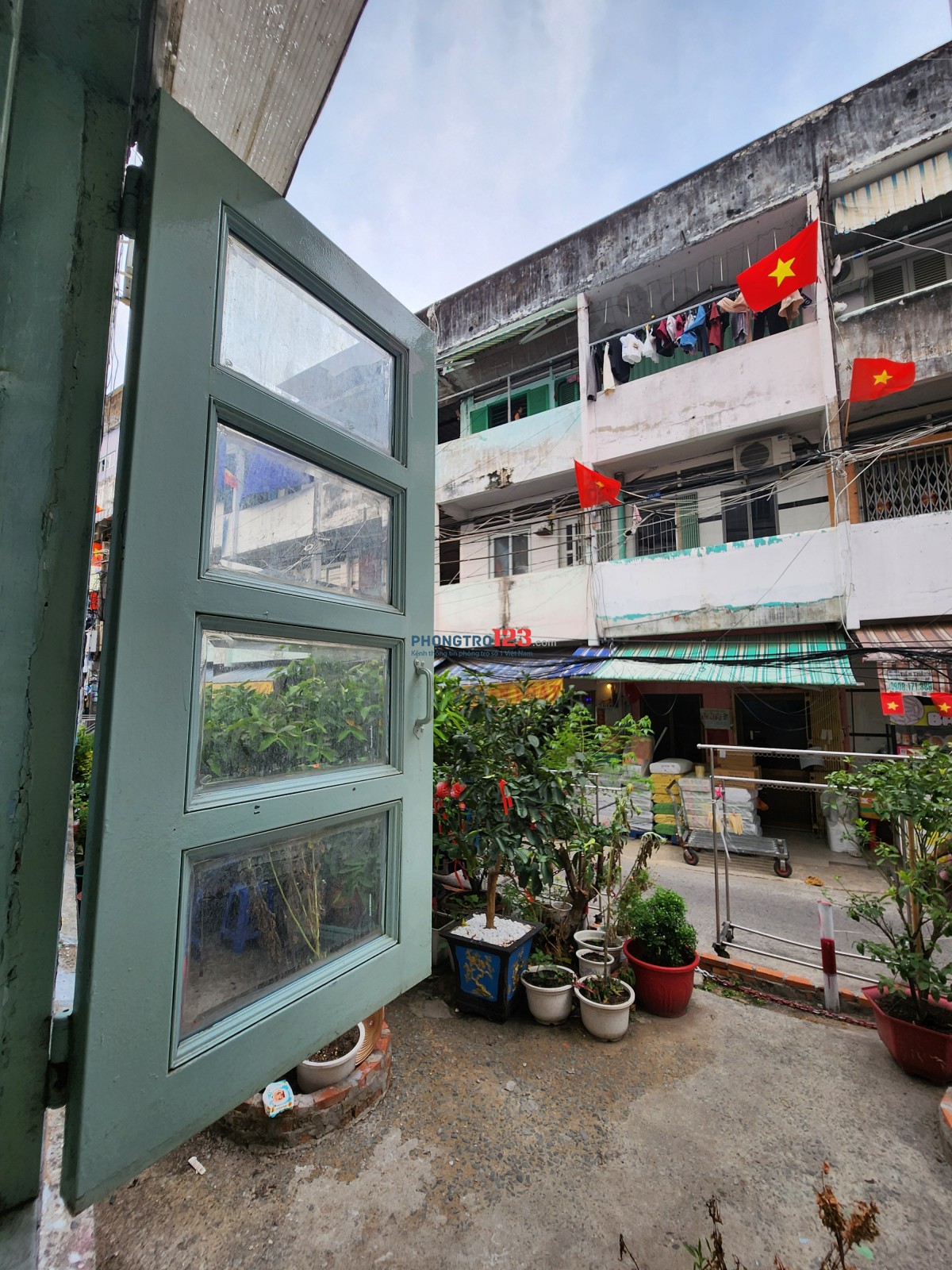 CHO THUÊ PHÒNG NHÀ 860/6 Đường Hưng Phú, Q8 có cửa sổ lớn