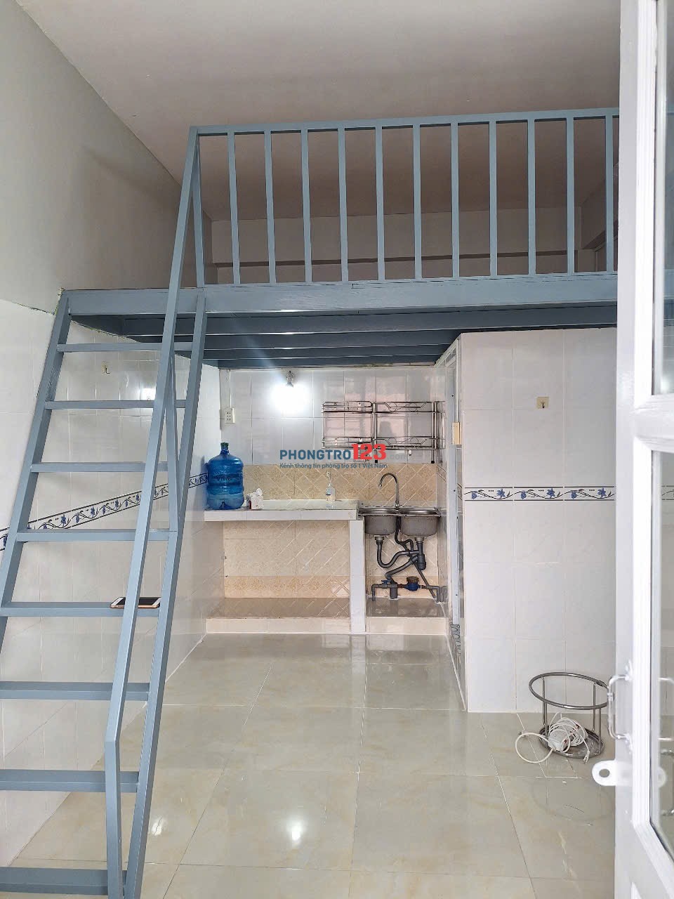Cho nữ thuê phòng trọ Gần Đại Học Văn Lang. Đầy Đủ Tiện Nghi, Sạch Sẽ, An Toàn, Tiện Lợi.