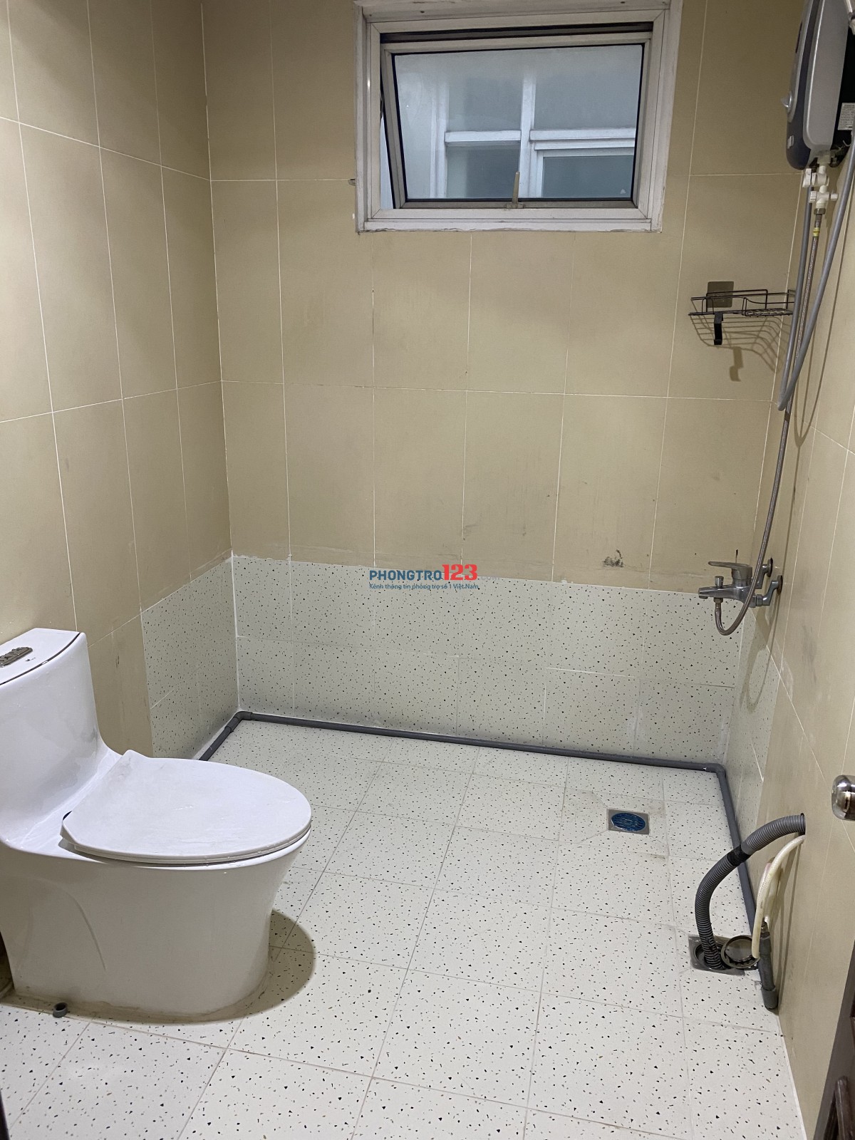 Cho thuê phòng 22m2 trong căn hộ 260m2 tầng 20 QCGL Q7