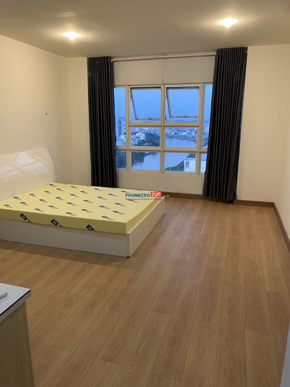 Cho thuê phòng 22m2 trong căn hộ 260m2 tầng 20 QCGL Q7
