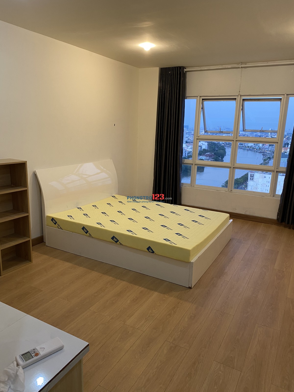 Cho thuê phòng 22m2 trong căn hộ 260m2 tầng 20 QCGL Q7