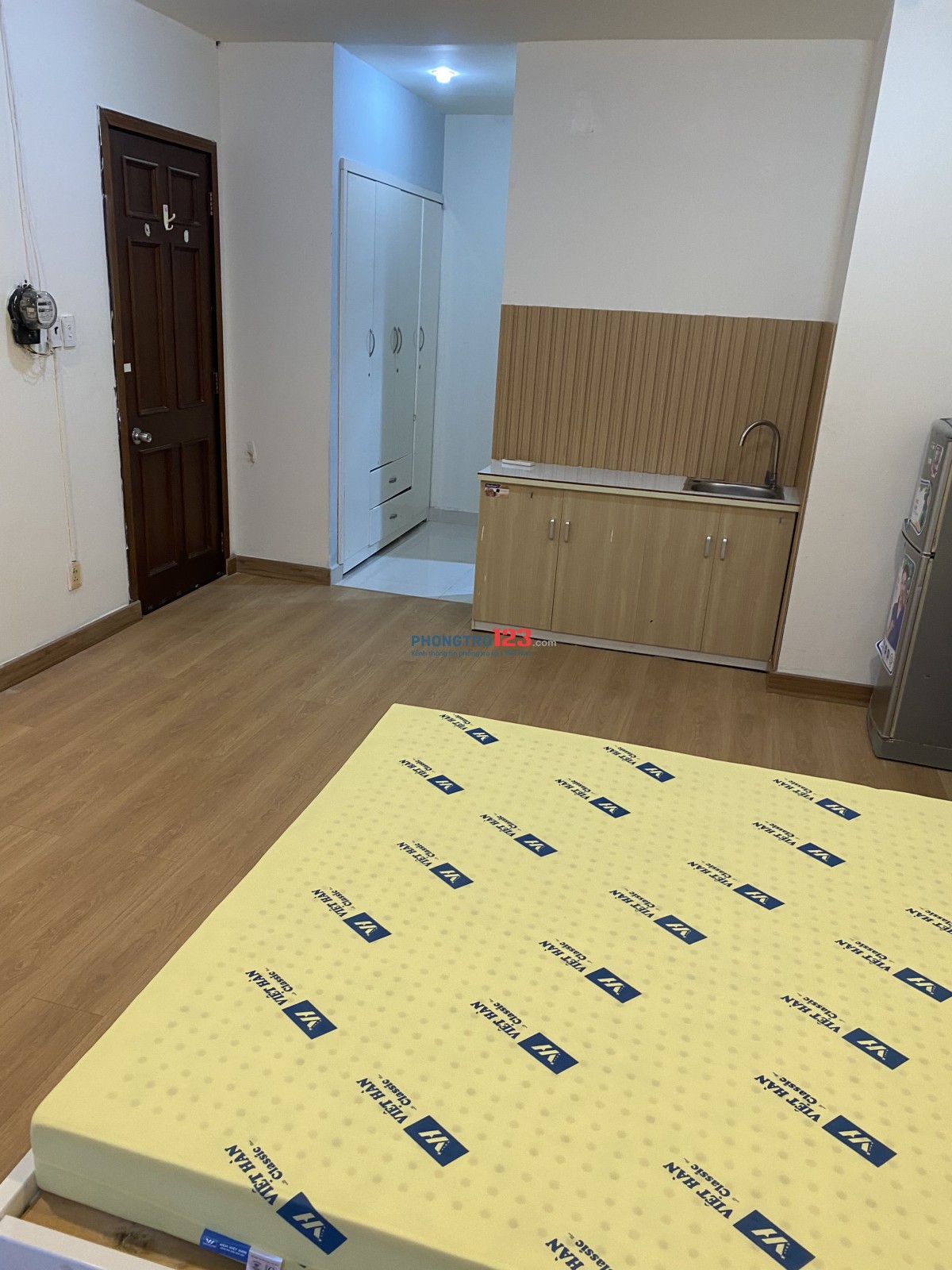Cho thuê phòng 22m2 trong căn hộ 260m2 tầng 20 QCGL Q7