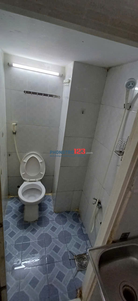 Phòng trọ có gác có máy lạnh giá 2tr6 thoáng mát , sạch sẽ , an ninh 24/24