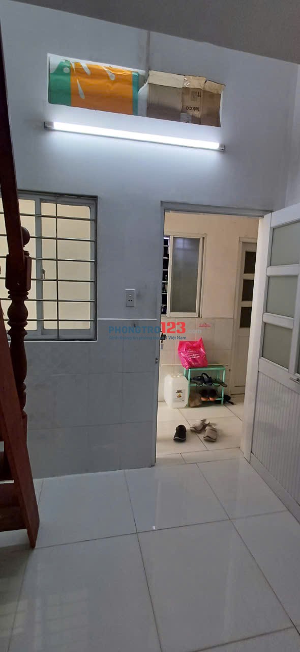 Phòng trọ có gác có máy lạnh giá 2tr6 thoáng mát , sạch sẽ , an ninh 24/24