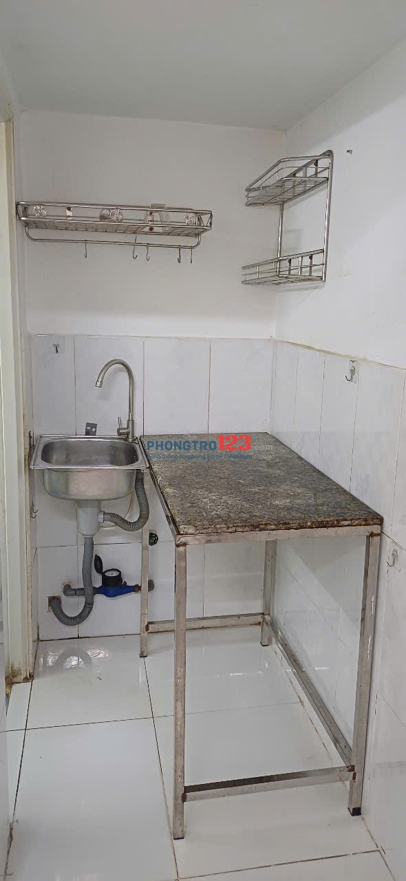 Phòng trọ có gác có máy lạnh giá 2tr6 thoáng mát , sạch sẽ , an ninh 24/24