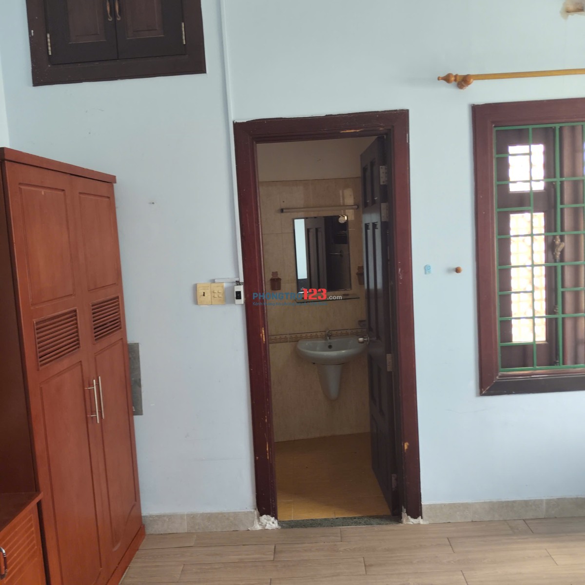 CHO THUÊ PHÒNG TRỌ 20m2. GIÁ 4,3 TRIỆU. Hẻm 6 mét. Gần Sân Bay và Công Viên Gia Định.