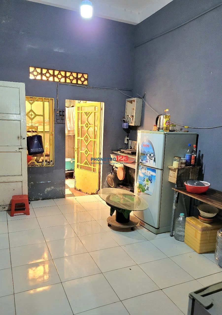 Chỗ thuê phòng 25 mét vuông trong căn hộ 65 mét