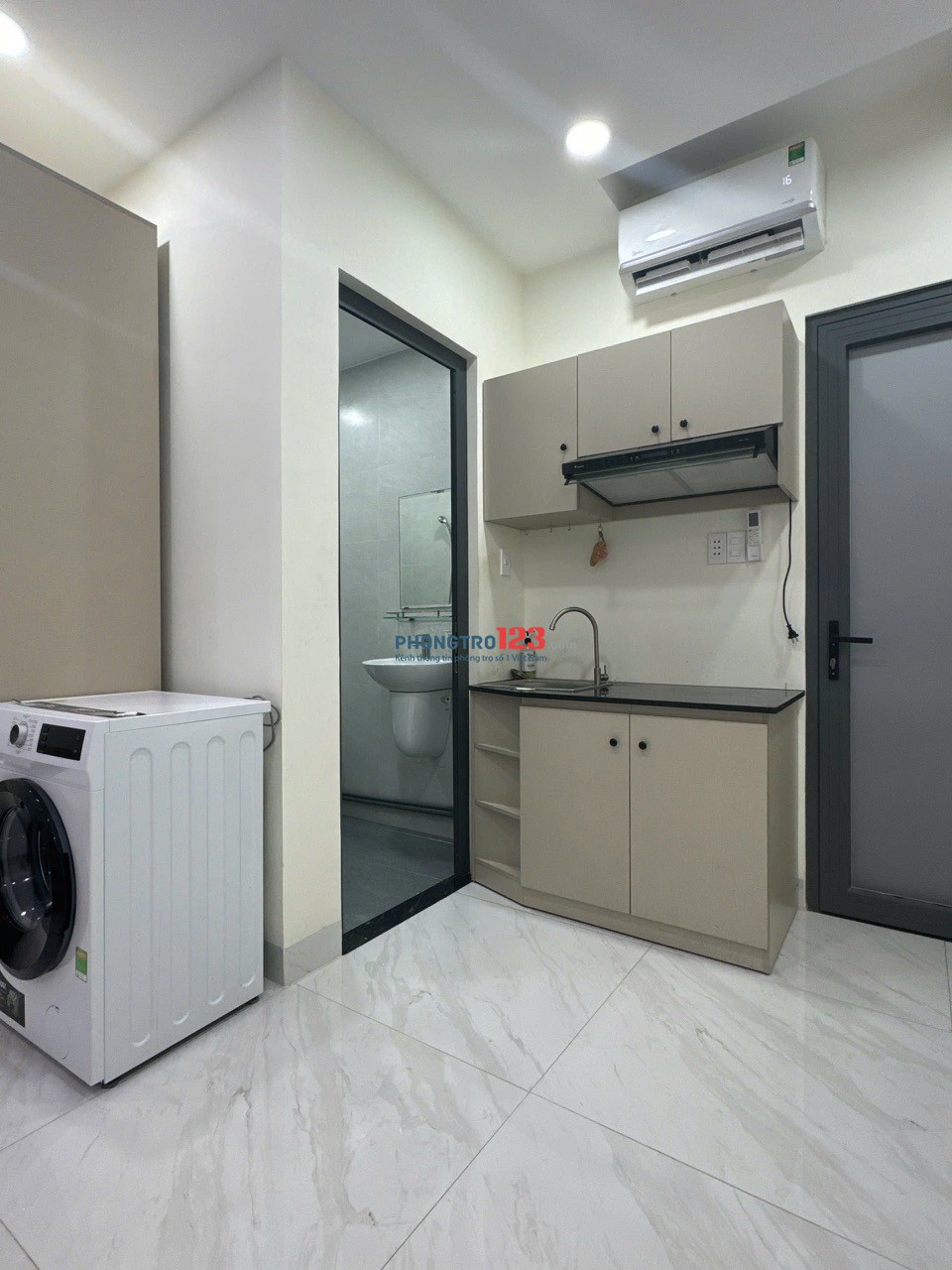CHO THUÊ PHÒNG BAN CÔNG 1/ HÀ HUY GIÁP NGAY BẾN XE NGÃ TƯ GA - GIÁP GÒ VẤPGiá thuê : 3.3 triệu