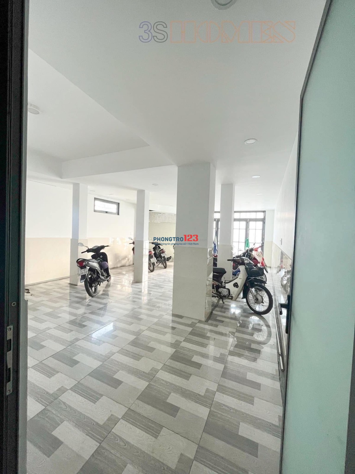 Phòng máy lạnh, cửa sổ mới tinh cuối Thống Nhất giá rẻ