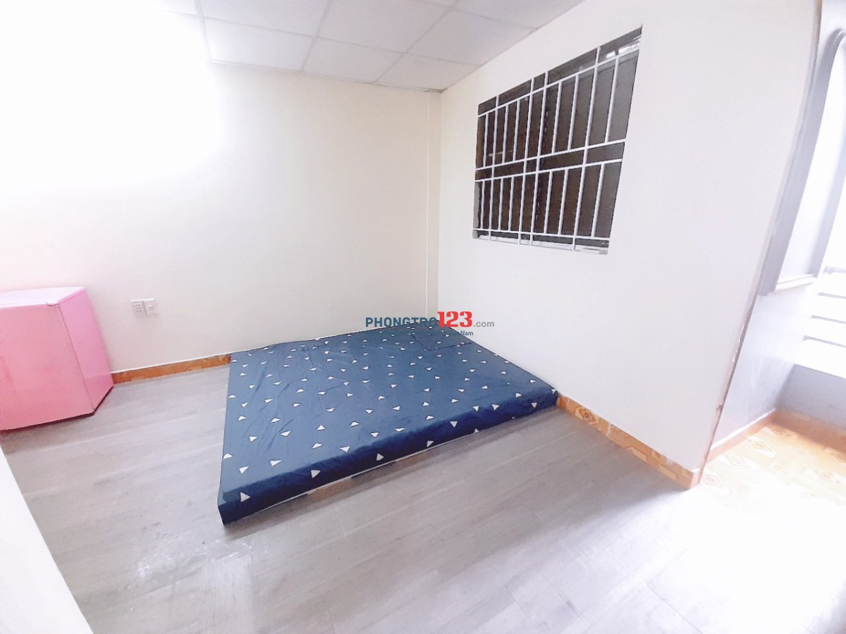 PHÒNG TRỌ RỘNG 25M2 BAN CÔNG THOÁNG MÁT FULL NỘI THẤT TRUNG TÂM QUẬN 1,3,5