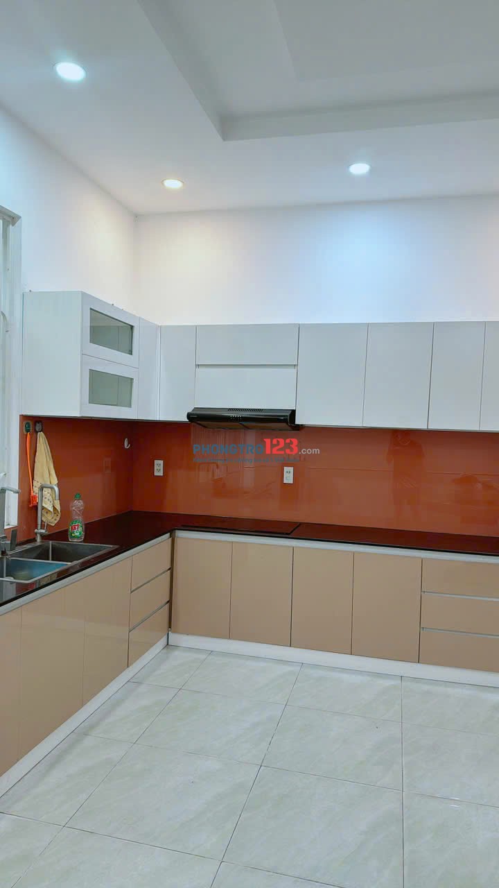 Cho Thuê Nhà Đẹp KDC 13E Intresco 4PN, Đầy Đủ Tiện Ích, Giá thuê chỉ 15Tr/th view đẹp
