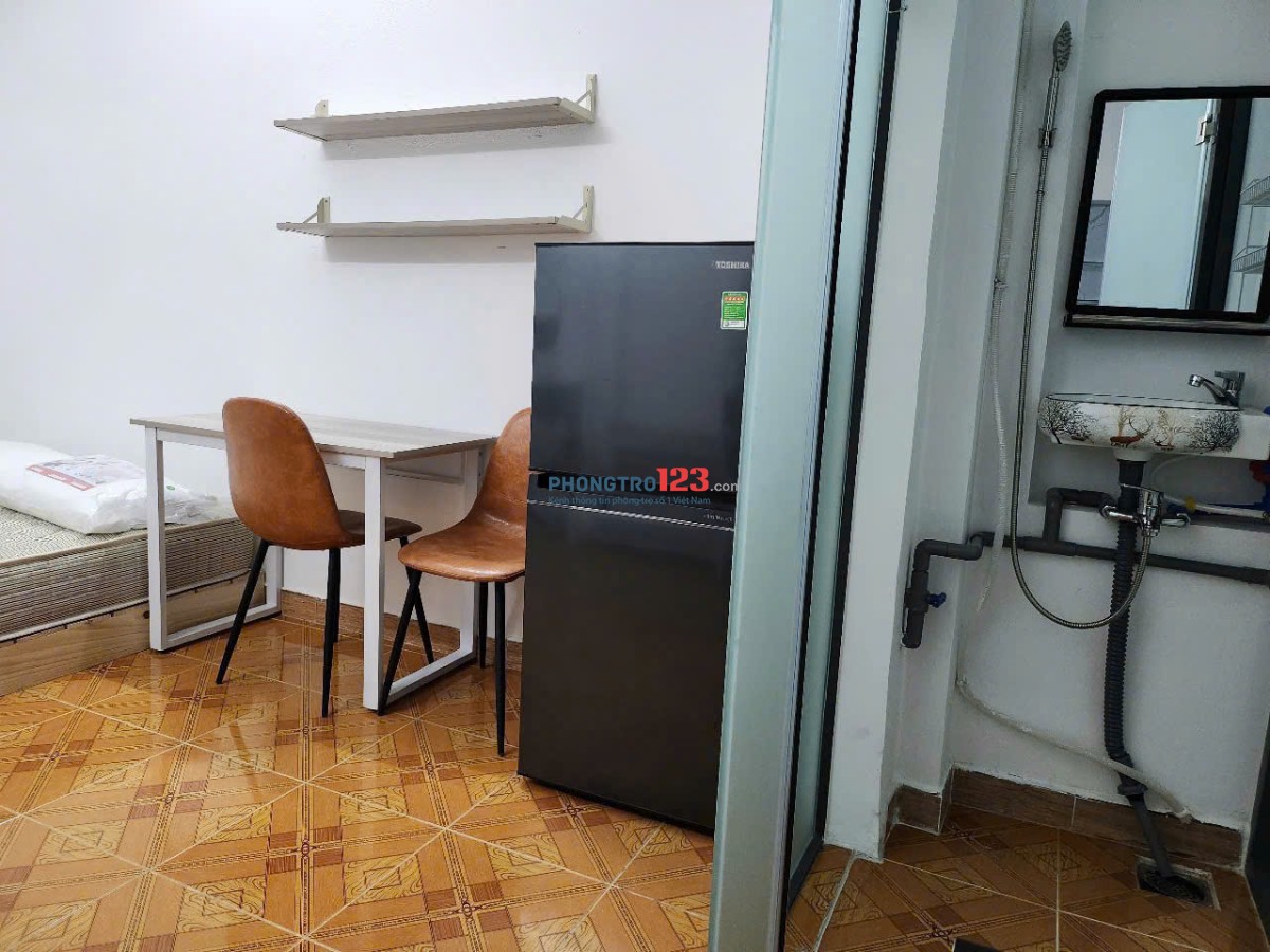 CHDV đường 3/2, quận 10: 20m2. Nội thất 5.5tr/tháng