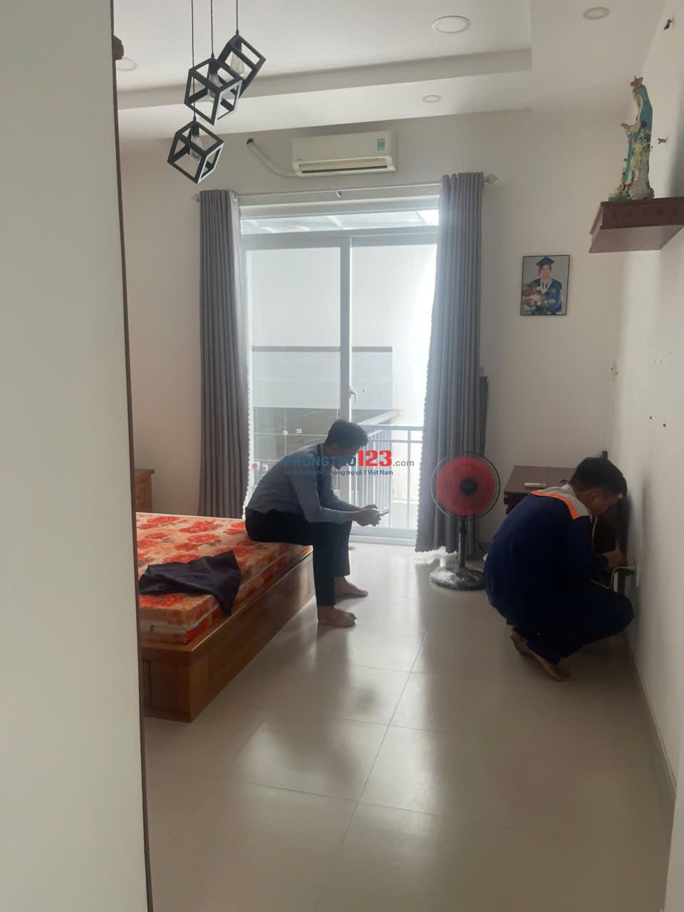 CHO THUÊ PHÒNG 1 NGƯỜI TRONG CHỢ 200 XÓM CHIẾU - 28m VUÔNG - ĐẦY ĐỦ TIỆN NGHI