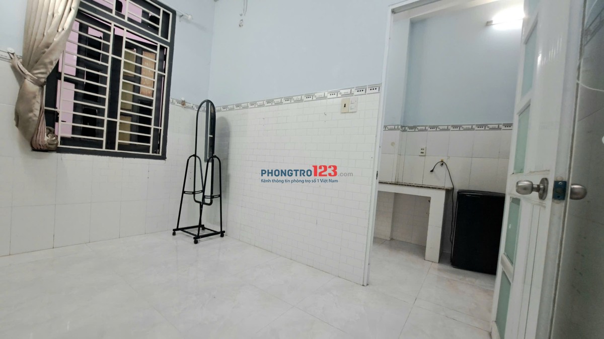 Phòng trọ tách bếp, ban công sát bên đại học Hutech Bình Thạnh