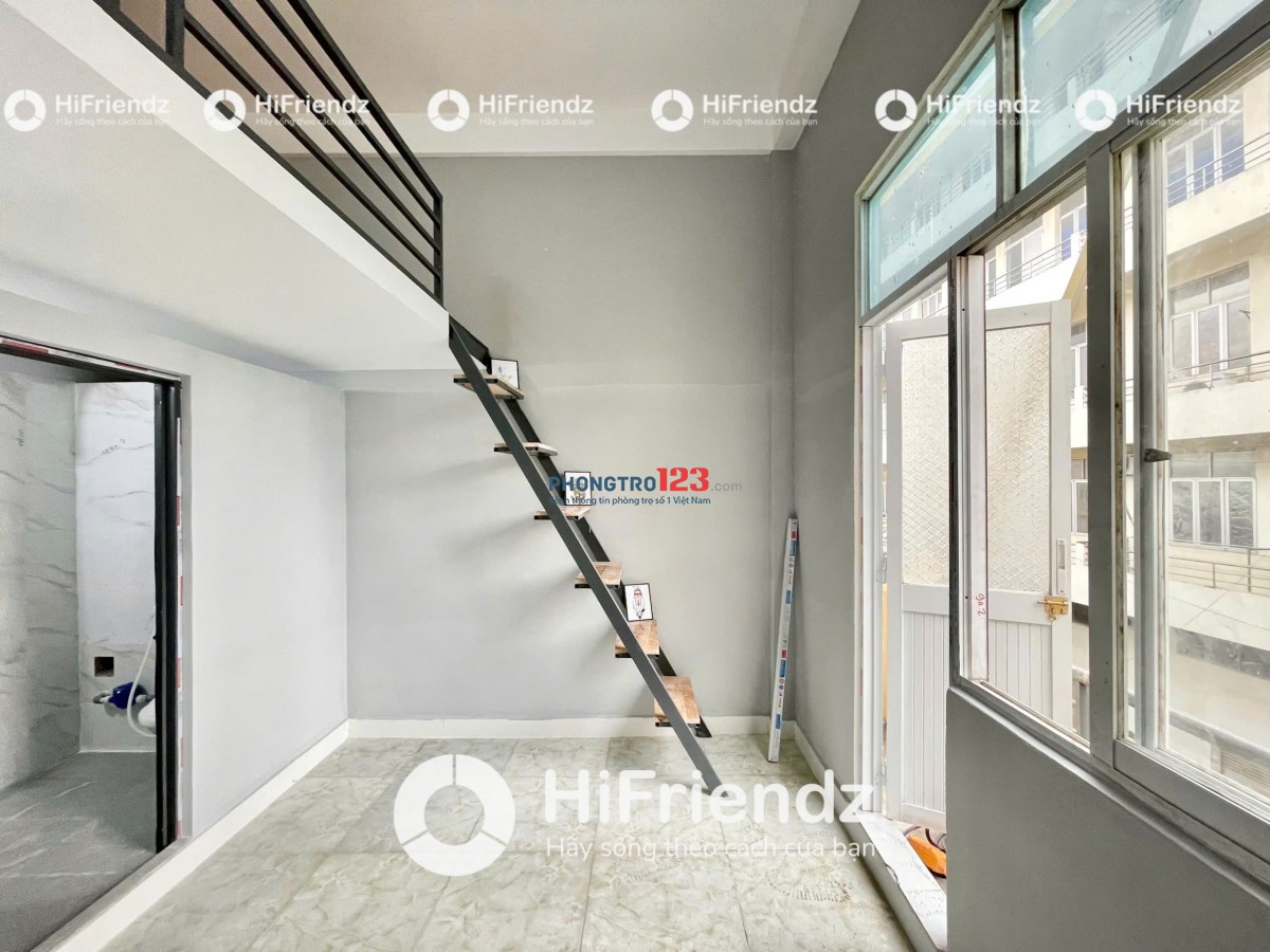 Phòng Trọ Mới xây Ban Công - Sẳn máy lạnh - Ngay gần Ngã Tư 4 Xã