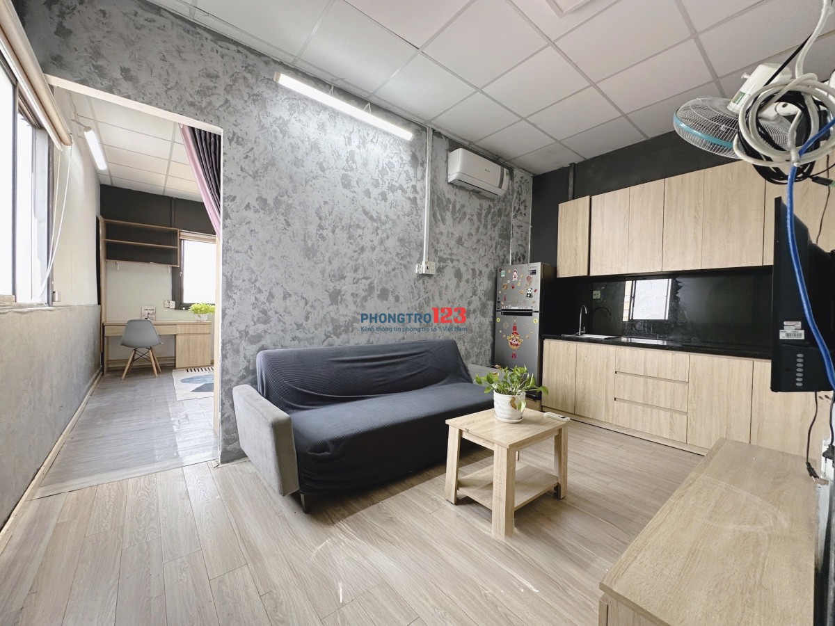 Căn hộ 1 phòng ngủ 55m2 tách bếp view máy bay Cộng Hoà Tân bình