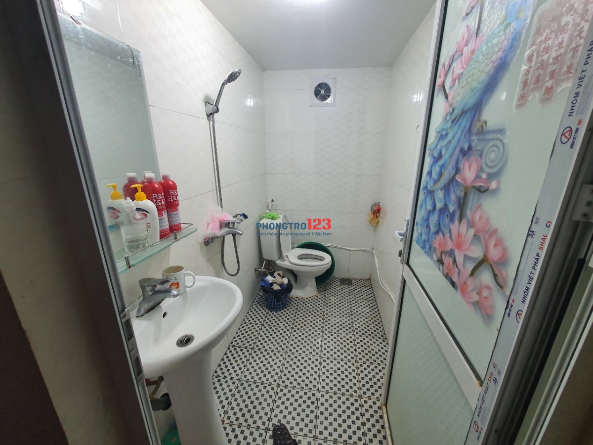 MỚI! CHO THUÊ PHÒNG TRONG NHÀ RIÊNG HỒ LINH ĐÀM, BAN CÔNG, VỆ SINH KK, 2.3TR/THÁNG
