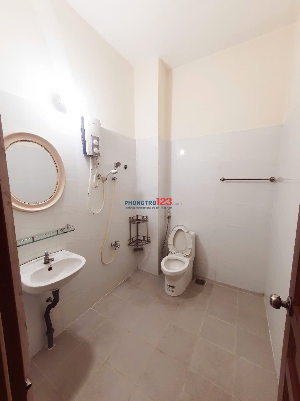 Nhà cho thuê Nguyên Căn 159/20 đường Bạch Đằng P. 2. Q.Tân Bình, 2 Lầu, 4 Phòng ngủ. Hẻm Xe Hơi 6m.