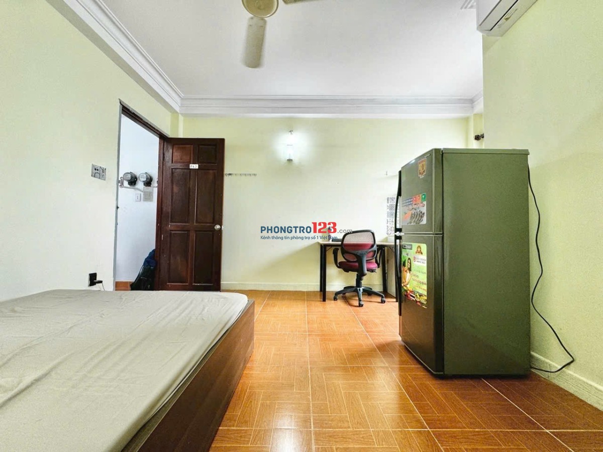 Cho Thuê Phòng Phú Nhuận Giá Rẻ Chỉ 4trX, Cửa Sổ Trời Siêu Thoáng, Full Nội Thất giáp Q1, 3, BThanh