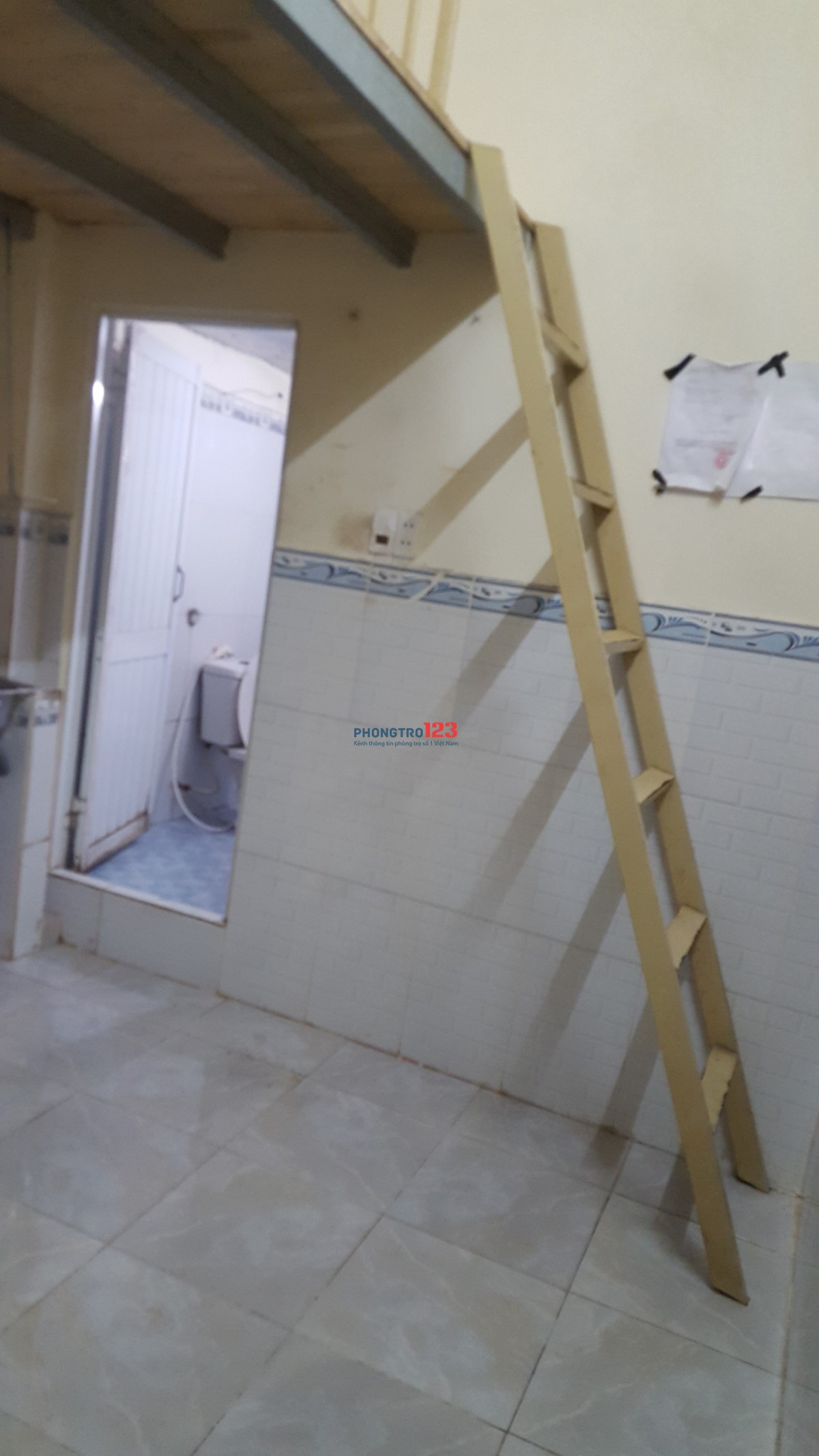 CÁCH PHAN VĂN HỚN Q12 100M: Có 1 phòng LẦU 1, WC RIÊNG, CÓ GÁC, BẾP, BỒN RỬA. CHÍNH CHỦ CHO THUÊ