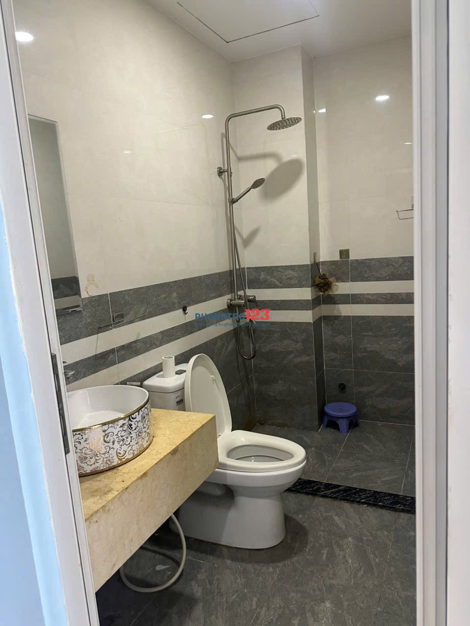 CHO THUÊ PHÒNG BAN CÔNG - HÀ HUY GIÁP NGAY BẾN XE NGÃ TƯ GA - GIÁP GÒ VẤPGiá thuê : 3.3 triệu