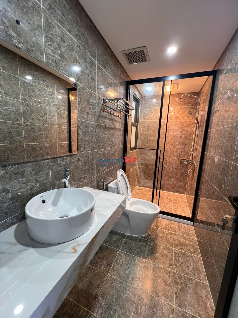 MODERN & FULLY, FURNISHED APARTMENT FOR RENT – 5 MINS TO LOTTE MALL TAY HO