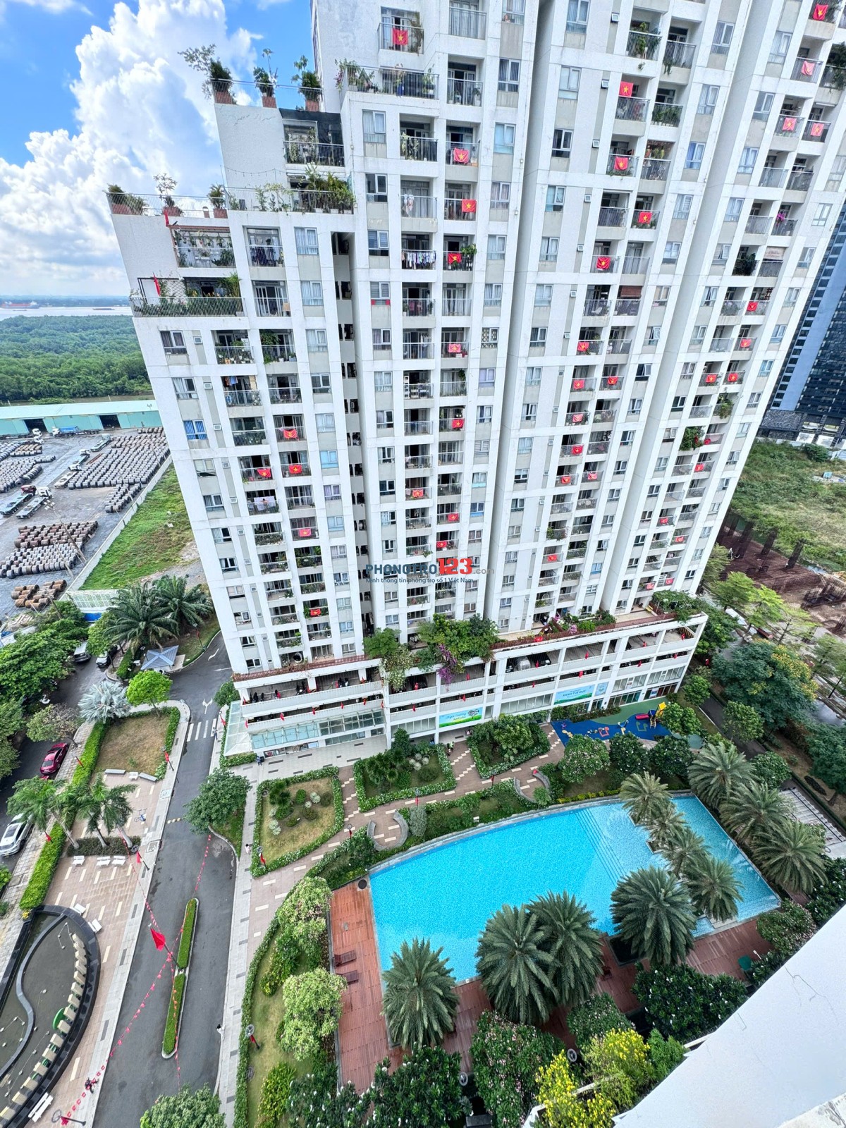Share phòng full nội thất CHDV trong Cc Lux garden Nguyễn Văn Quỳ Q. 7.