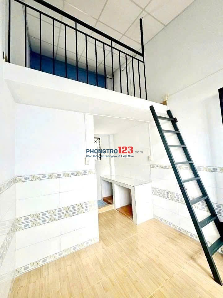 Phòng trọ giá rẻ có gác ngay đường Phạm Văn Đồng p13 Bình Thạnh gần gigamall