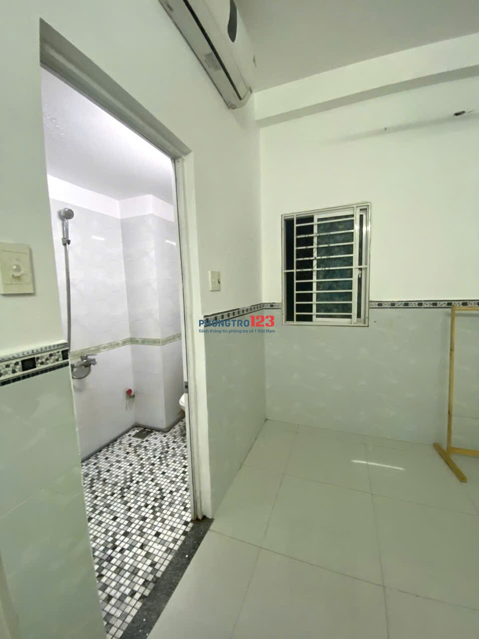 PASS PHÒNG DƯỚI TRỆT MÁY LẠNH, CỬA SỔ TRỜI, NỘI THĂT CƠ BẢN NGAY 23 NGUYỄN HỮU TIẾN