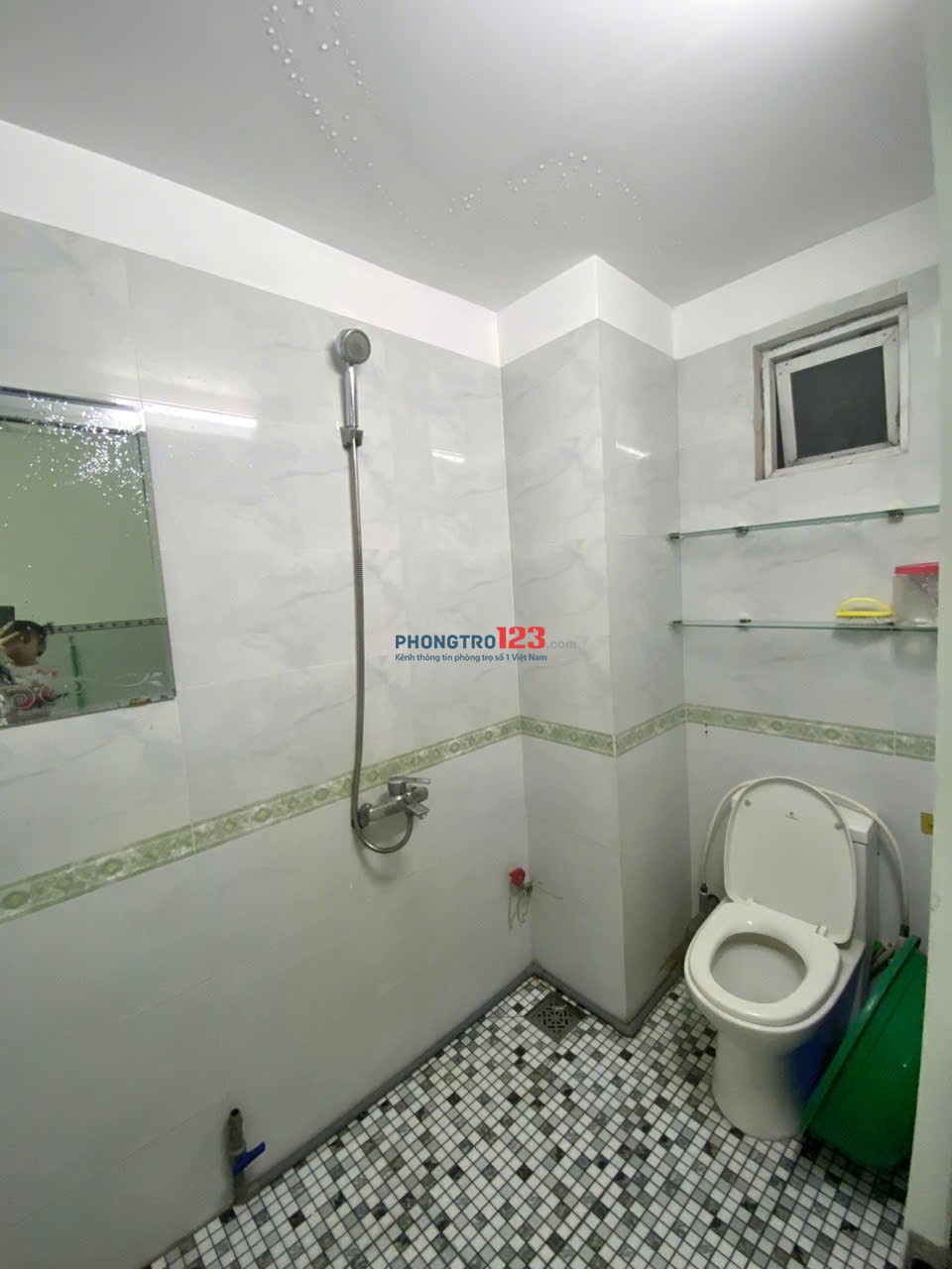 PASS PHÒNG DƯỚI TRỆT MÁY LẠNH, CỬA SỔ TRỜI, NỘI THĂT CƠ BẢN NGAY 23 NGUYỄN HỮU TIẾN