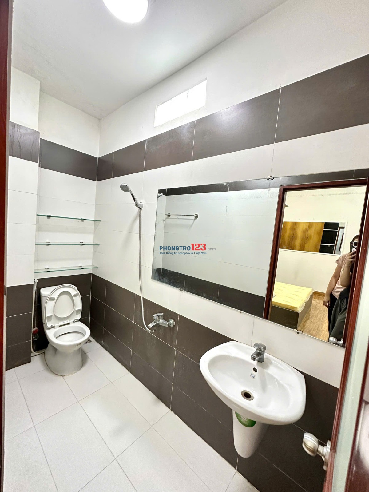 TRỐNG LẠI 1P GẦN CV LÀNG HOA NGAY 44 PHẠM VĂN CHIÊU FULL NỘI THẤT GIÁ CHỈ 4TR