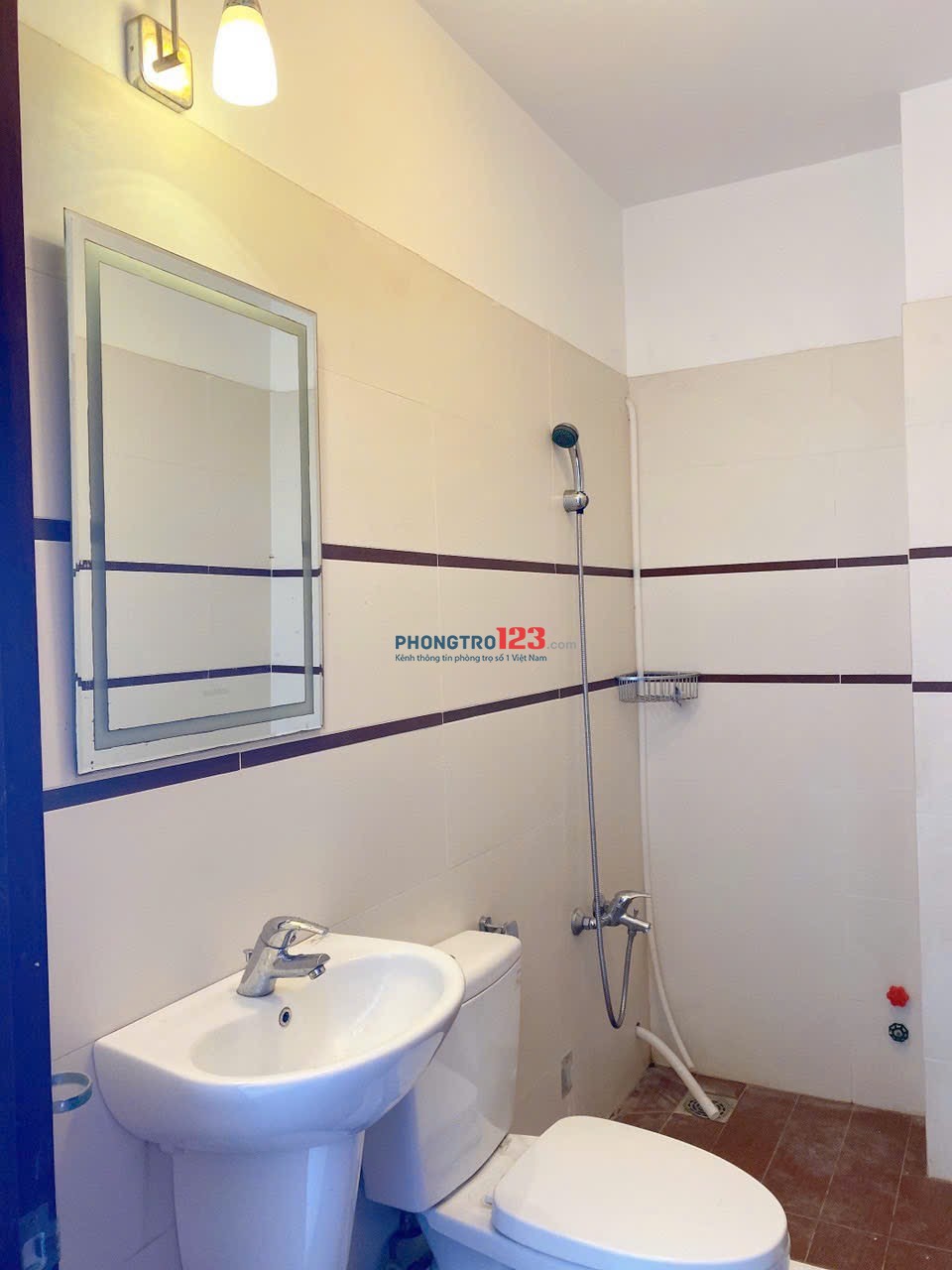 Phòng Cho Thuê Bình Thạnh Rộng 35m2, Ban cong. Giá Rẻ Chỉ 5TrX. Gần Ngã Tư Hàng Xanh