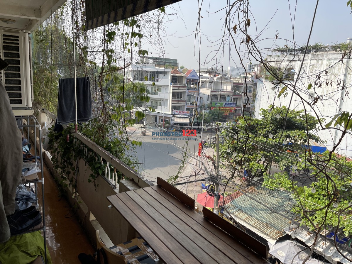 Phòng đã có 3 người cần thêm 1 bạn nữa ghép cho rẻ tiền phòng