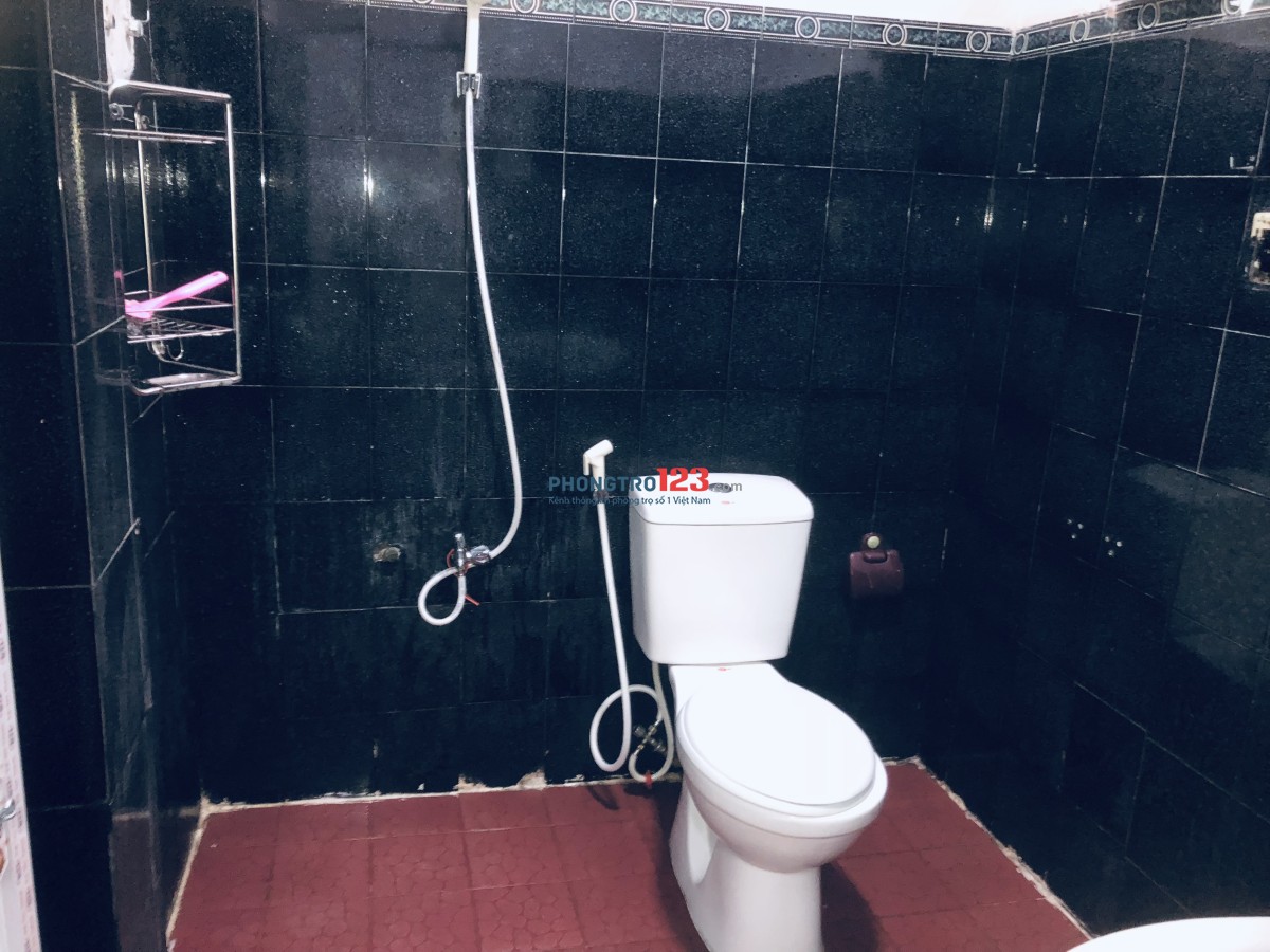 Phòng trọ 20 m2 đầy đủ nội thất. Máy lạnh, máy giặt, tủ lạnh. Khu đầy đủ các tiện ích xã hội.