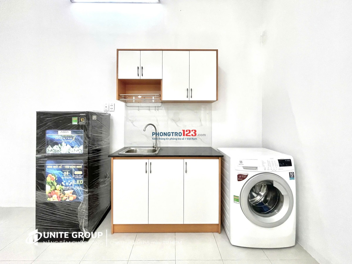 Phòng full nội thất, cửa sổ lớn ở Nguyễn Trọng Tuyển gần Ngã tư Phú Nhuận giáp Q1 ở Phú Nhuận