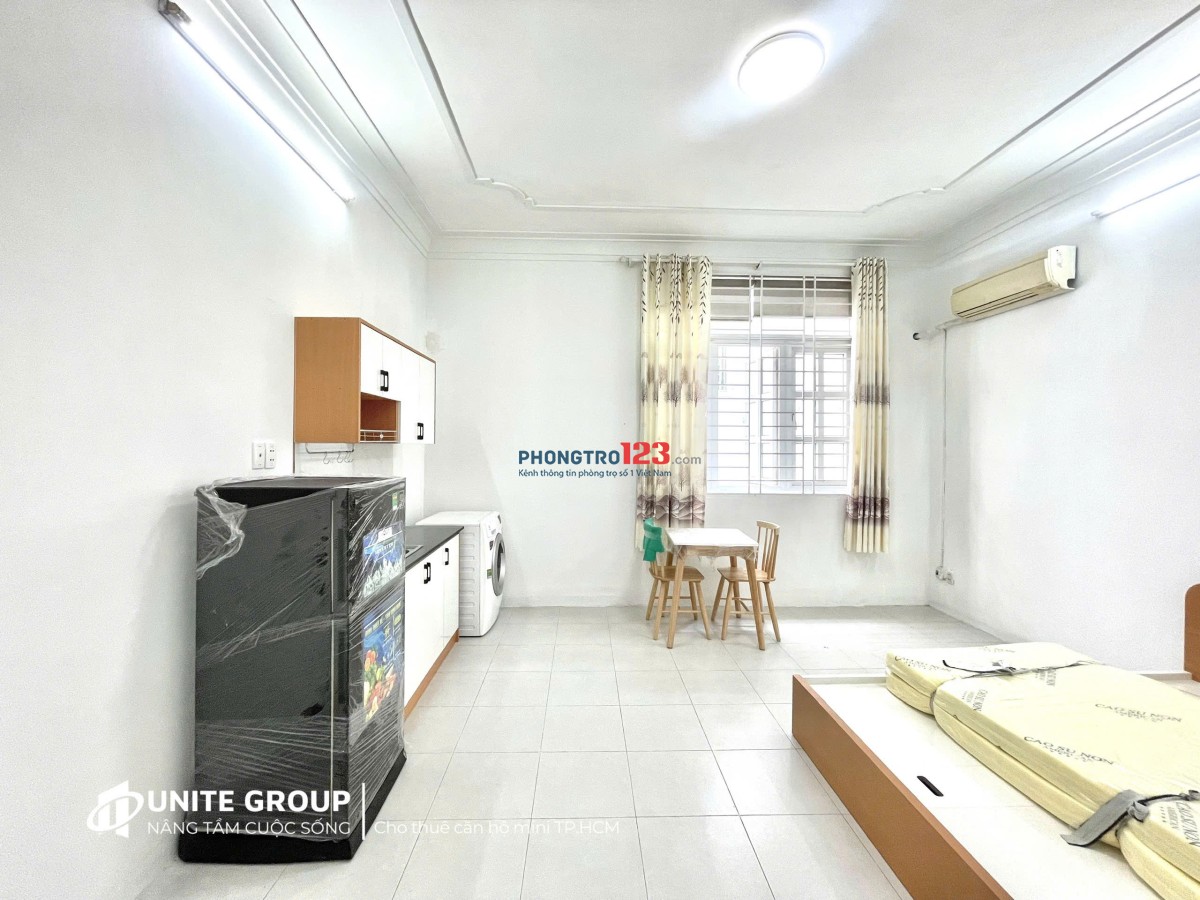 Phòng full nội thất, cửa sổ lớn ở Nguyễn Trọng Tuyển gần Ngã tư Phú Nhuận giáp Q1 ở Phú Nhuận