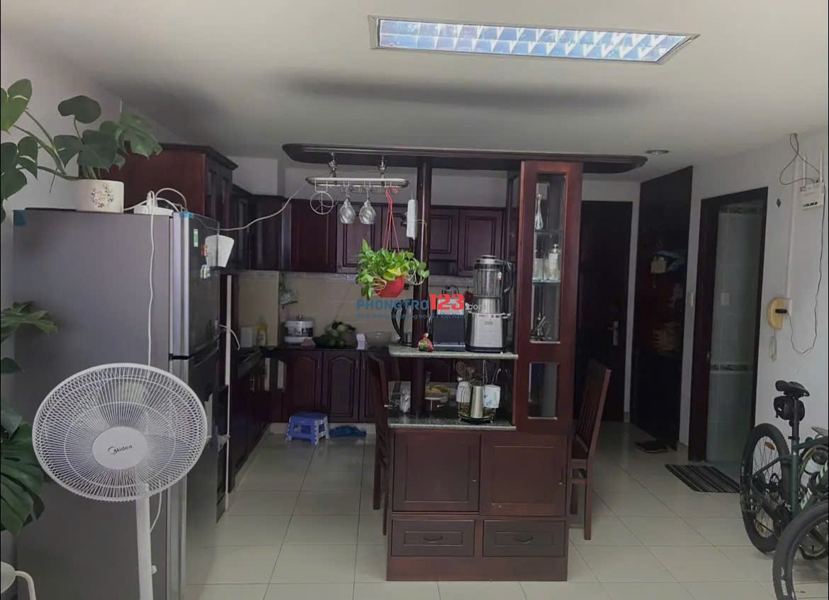 Chung cư Screc , P12, Q3, nội thất, 2p, 85m2, giá 13tr/tháng