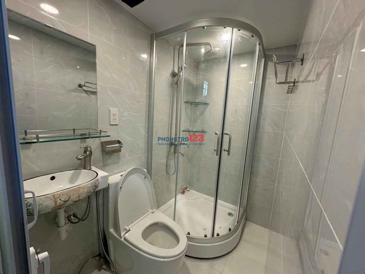 CHDV đường Cao Thắng, p11, Quận 10: 22m2, nhà mới giá 5tr5/tháng.