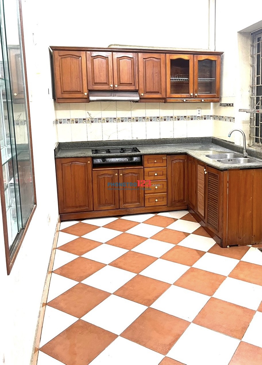 Cho thuê cc 93m, 3 ngủ thoáng đẹp, cách Bách Kinh Xây 1km