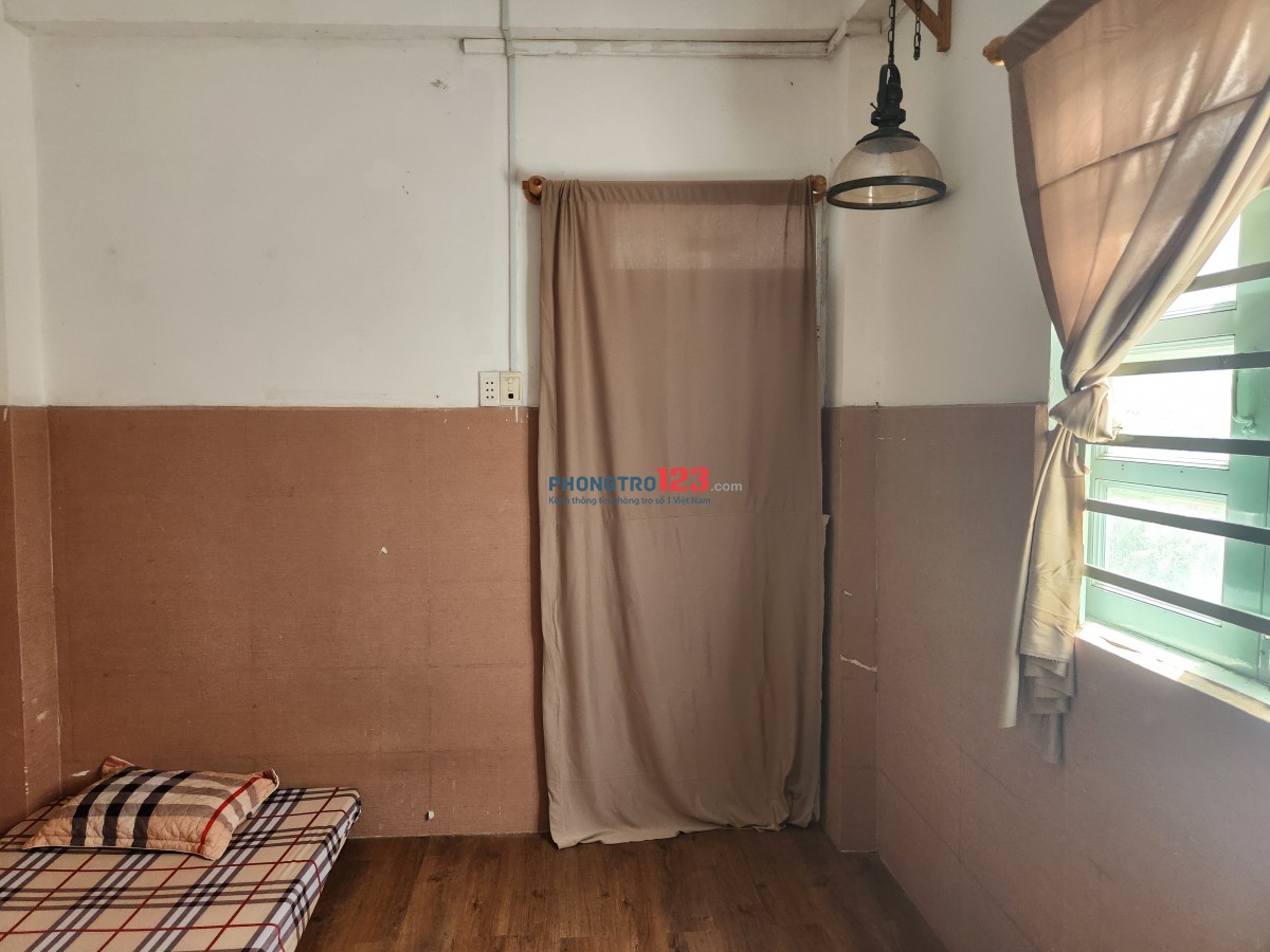 CHO THUÊ PHÒNG NHÀ 860/8 Đường Hưng Phú, Q8 có cửa sổ lớn, 3,2tr/tháng