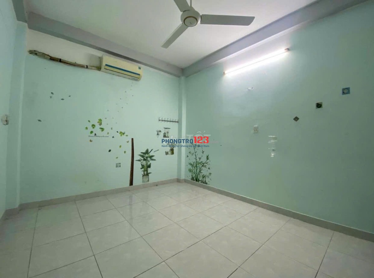 Cho thuê phòng lầu 2 (không nội thất) có thể vào ở ngay.