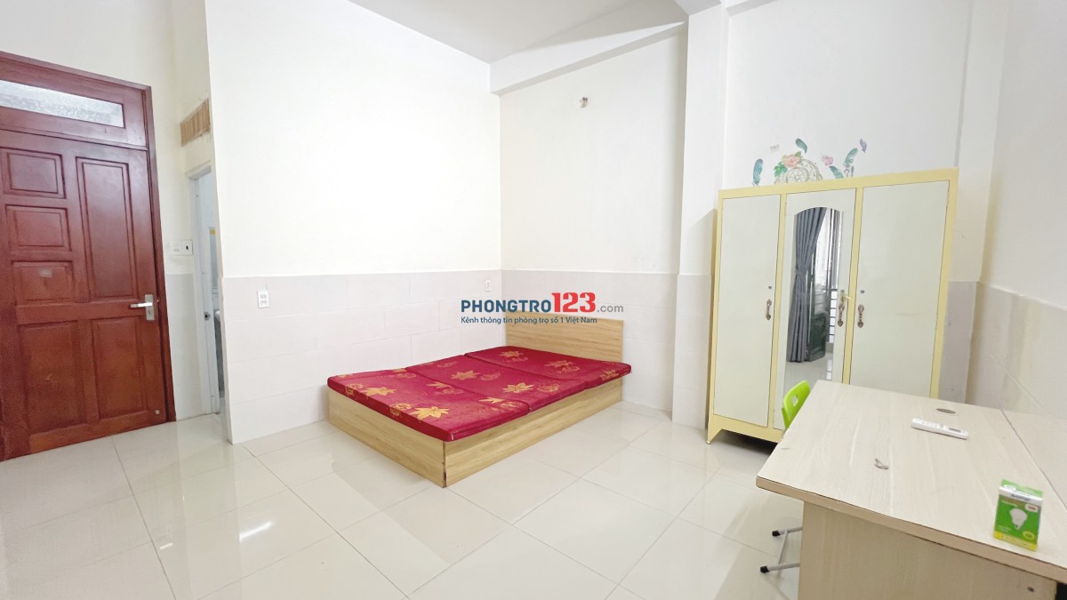 Phòng đối diện Etown dưới cầu Hoàng Hoa Thám Tân Bình