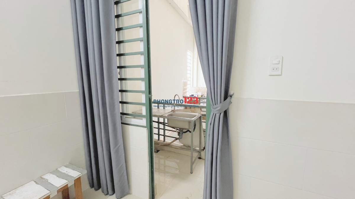 Phòng đối diện Etown dưới cầu Hoàng Hoa Thám Tân Bình