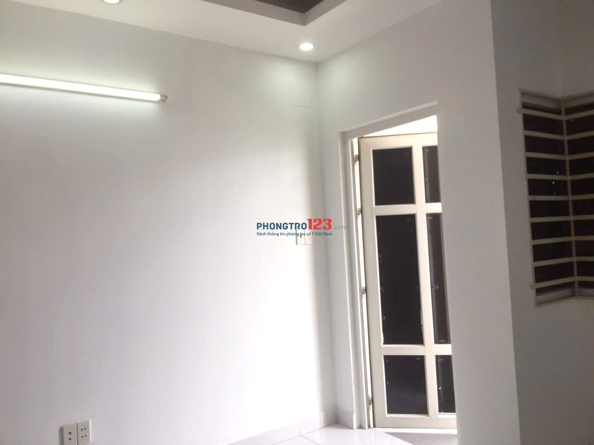 Tìm nữ ở ghép 1:1 Quận 4, 1tr75/người ,máy nóng lạnh, sạch sẽ