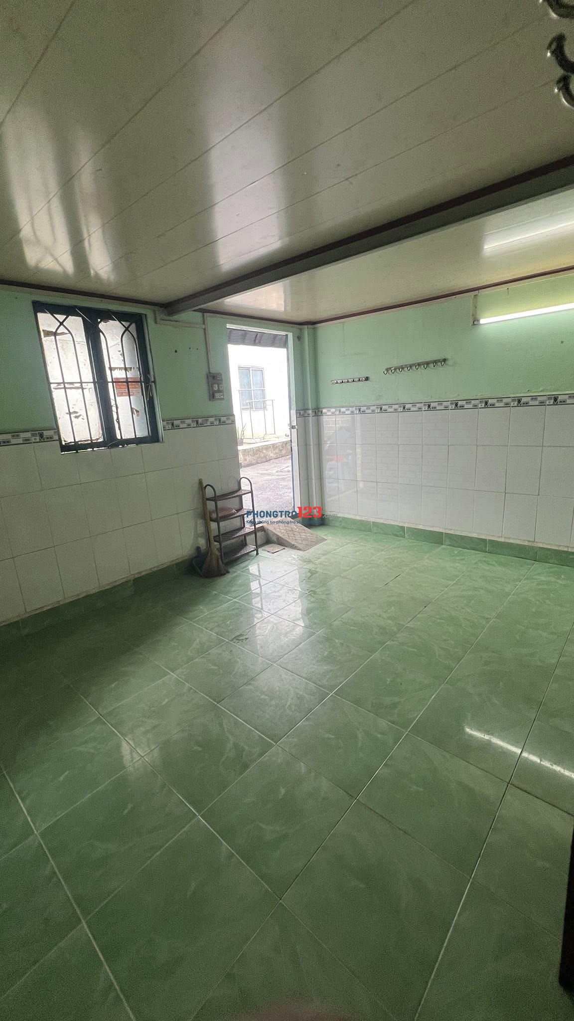 Cho thuê phòng 20m2 nguyên căn, phòng trống có 1 máy giặt, hẻm 566 Nguyễn Thái Sơn, p5, Gò Vấp